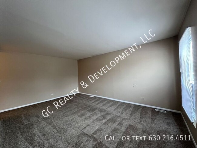 Foto del edificio - ***HOFFMAN ESATES TOWNHOME * 2 BDRM - 1.5 ...