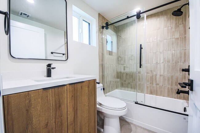 Foto del edificio - Ultra-Luxury Brand New 2 bed/2.5 bath and ...