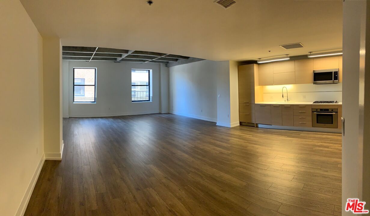 Foto principal - 727 W 7th St