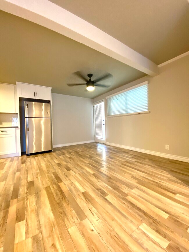 Dining Area - 446 Irvine Ave