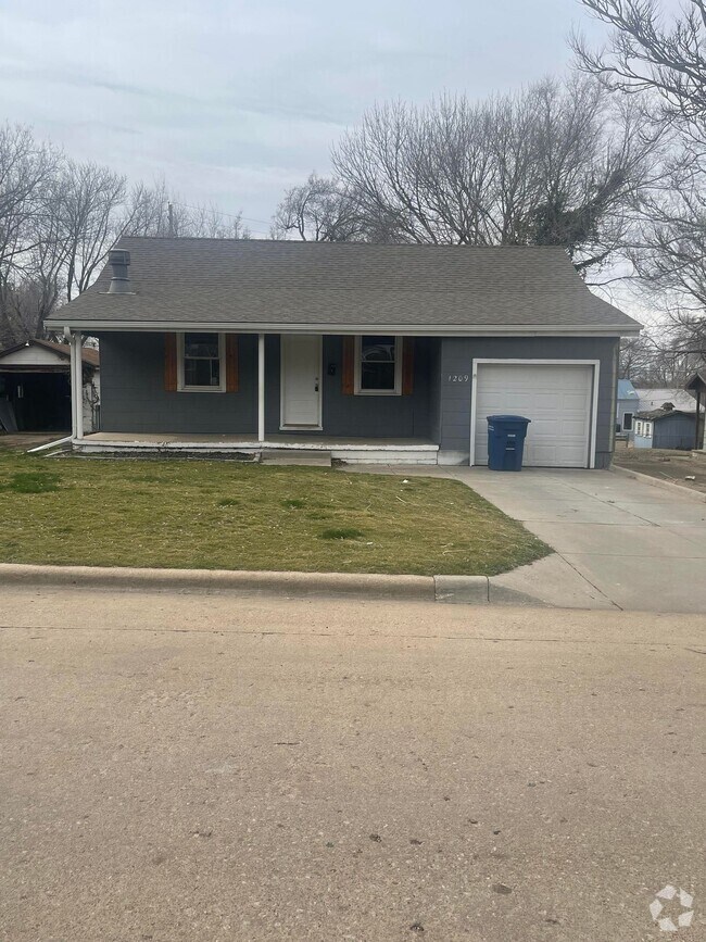 Woodland Heights Apartments under 2,500 Augusta, KS 1 Rentals