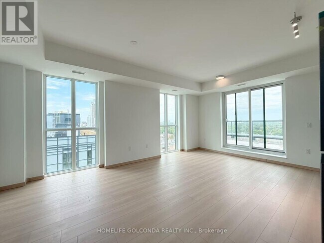 Photo du bâtiment - 3429-3429 Sheppard Ave E
