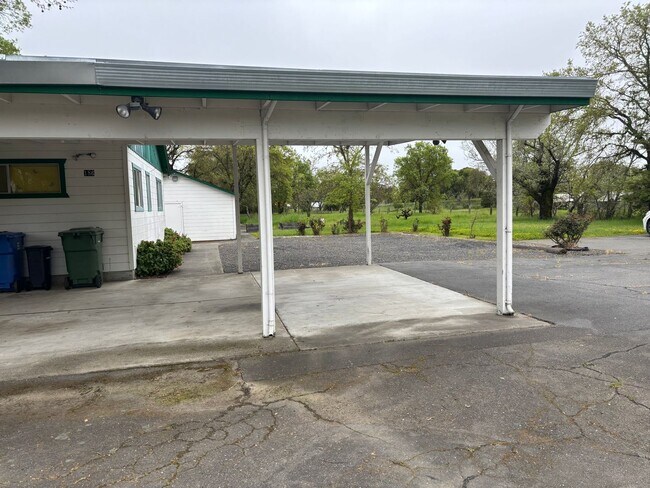 Building Photo - 2 bedroom 2 bath Windsor home available now
