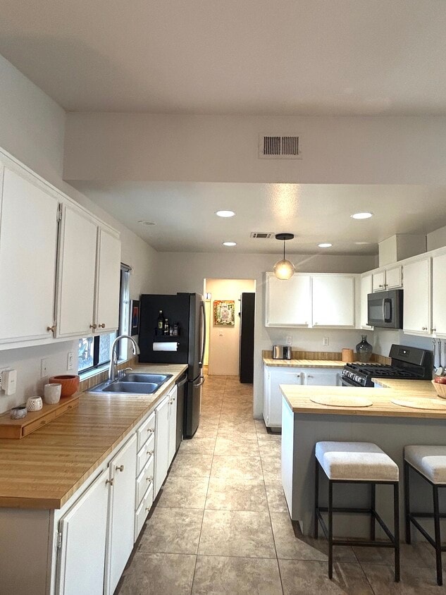 Primary Photo - 74103 Catalina Way