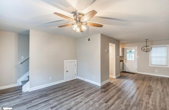 Foto del edificio - 222 Emerald Park Ct