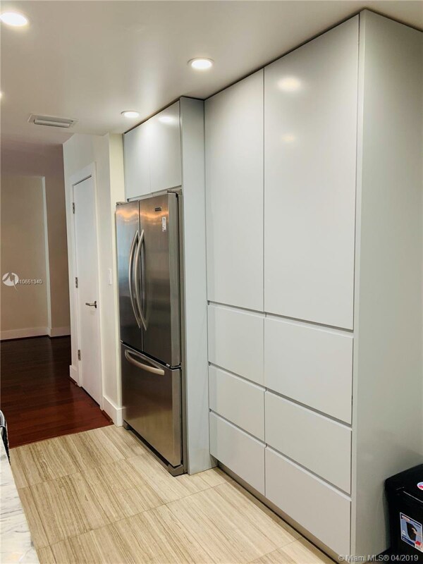 Building Photo - 4001 S Ocean Dr