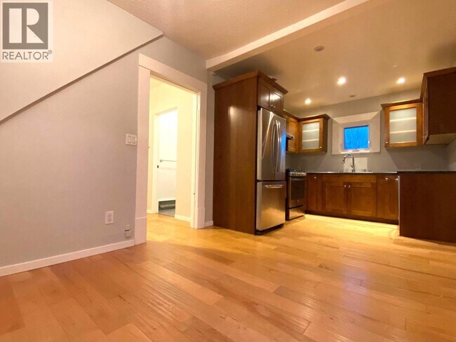 Photo du bâtiment - 978 E 37th Ave