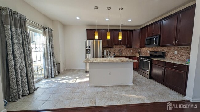 Building Photo - 2 Masters Blvd