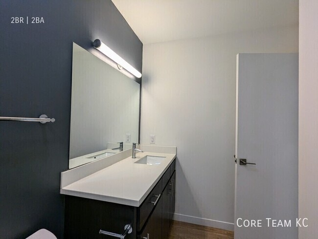 Foto del edificio - 662 E 63rd St