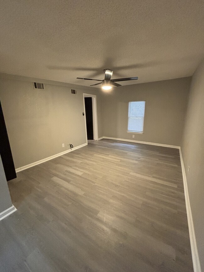 Foto del edificio - 2303 E 81 St
