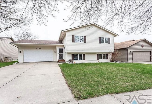 Building Photo - 2720 S Maywood Dr