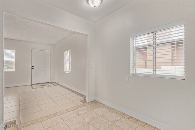 Building Photo - 14 Nevada Way