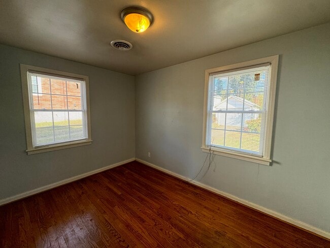 Building Photo - Lovely Home in Fort Hill Area