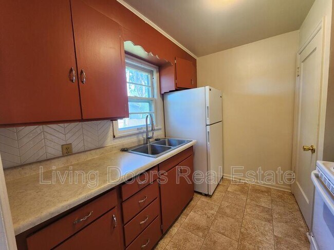 Building Photo - 2201 N 65th St