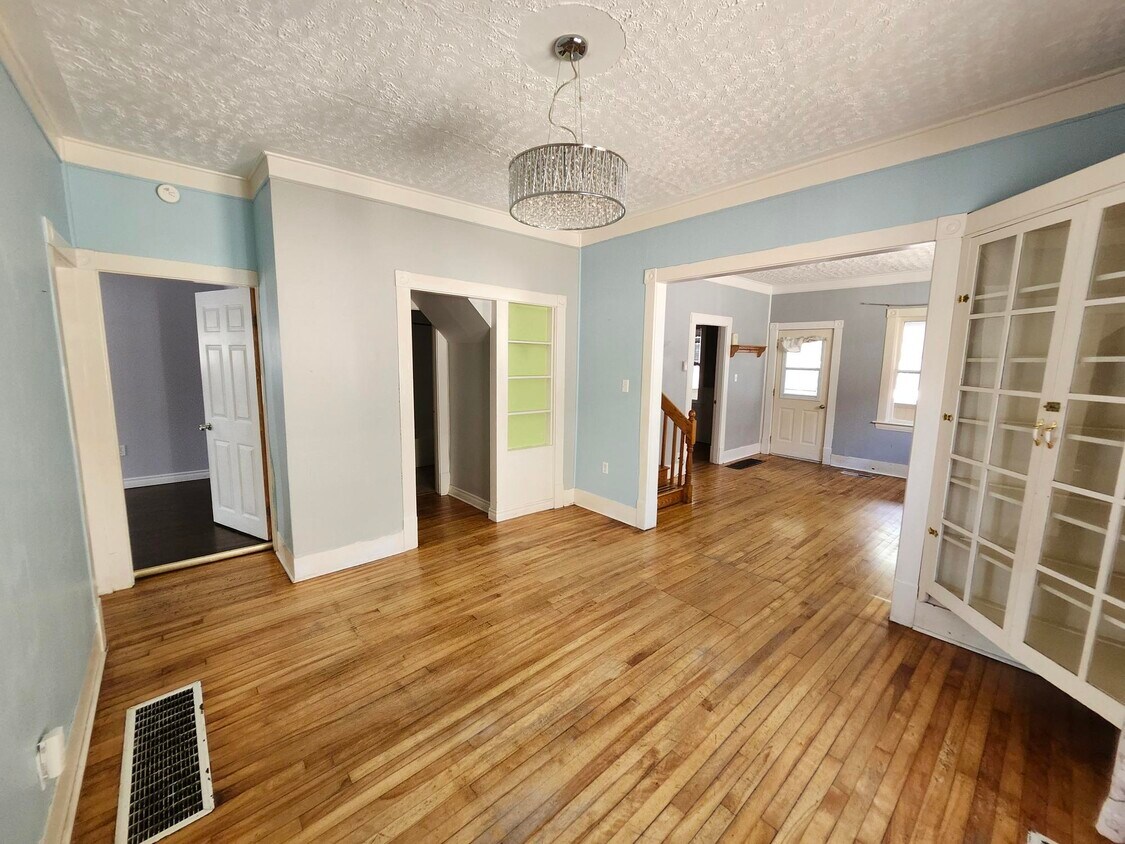 Primary Photo - 216 Winslow St