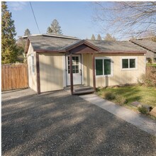 Building Photo - 10 SE Roosevelt Ave