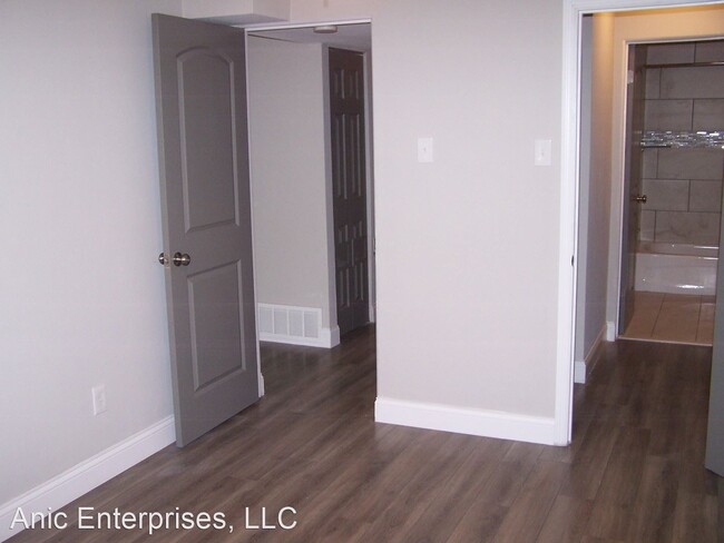 Foto del edificio - 1 br, 1 bath Apartment - 8717 Watson Road