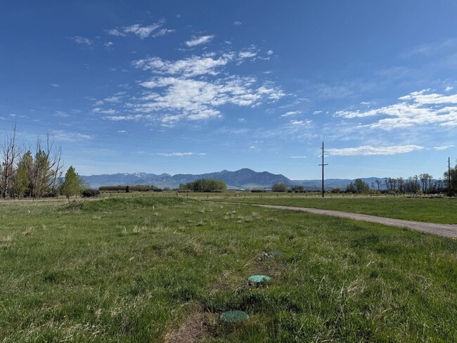 Building Photo - 3 Bedroom 2 Bathroom South of Bozeman!