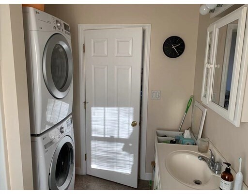 Building Photo - 139 Shore Dr