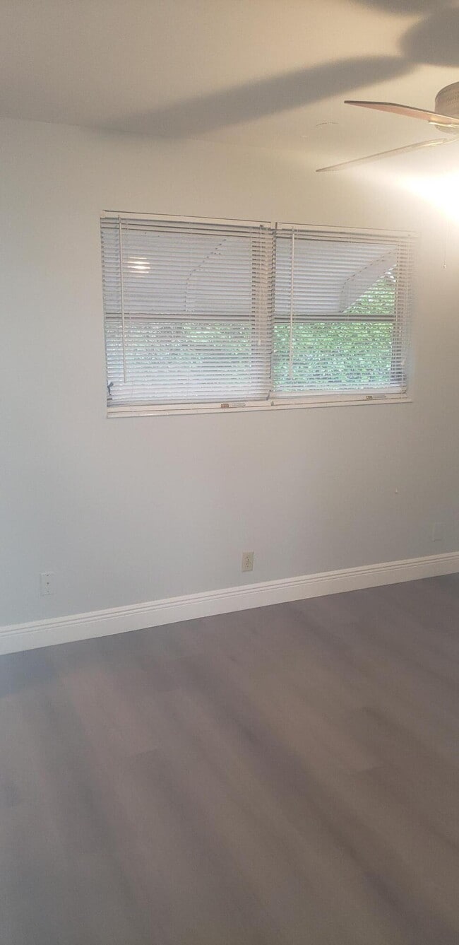 Building Photo - 4442 Golfers Dr W