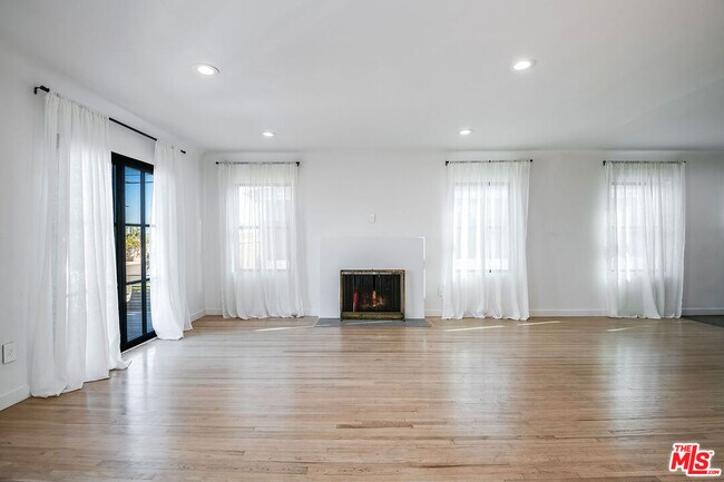 Building Photo - 6116 W 85th Pl