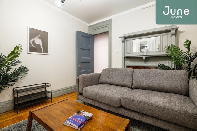 Building Photo - ROOM ONLY in 4-bed/1.0-bath Home