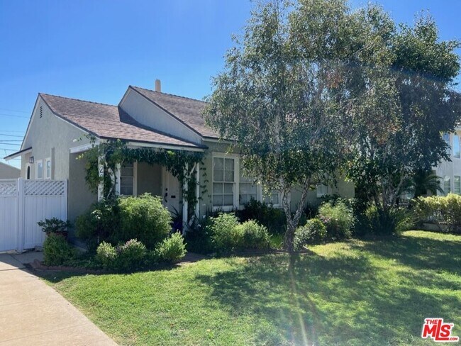 Foto del edificio - 6426 W 83rd St