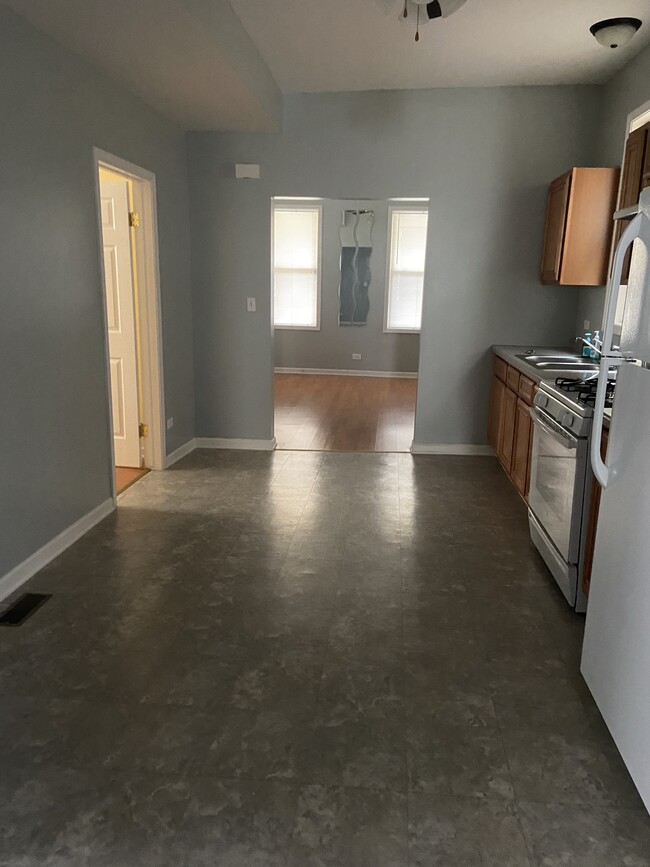 Look towards living room - 2315 W 50th Plz