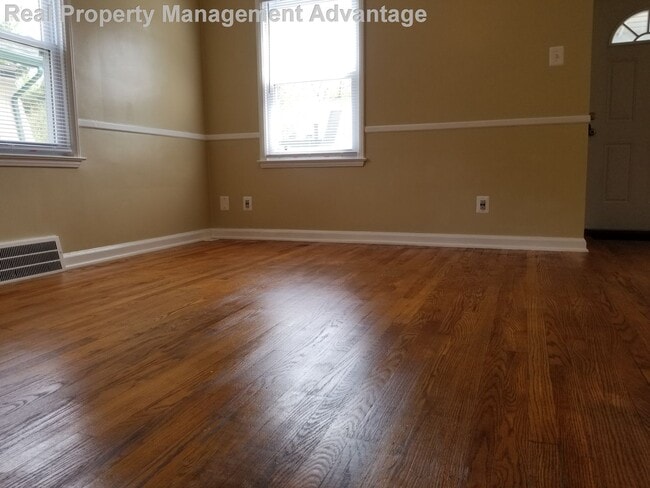 Foto del edificio - Meticulously Maintained 2 Bedrooms and 1.5...