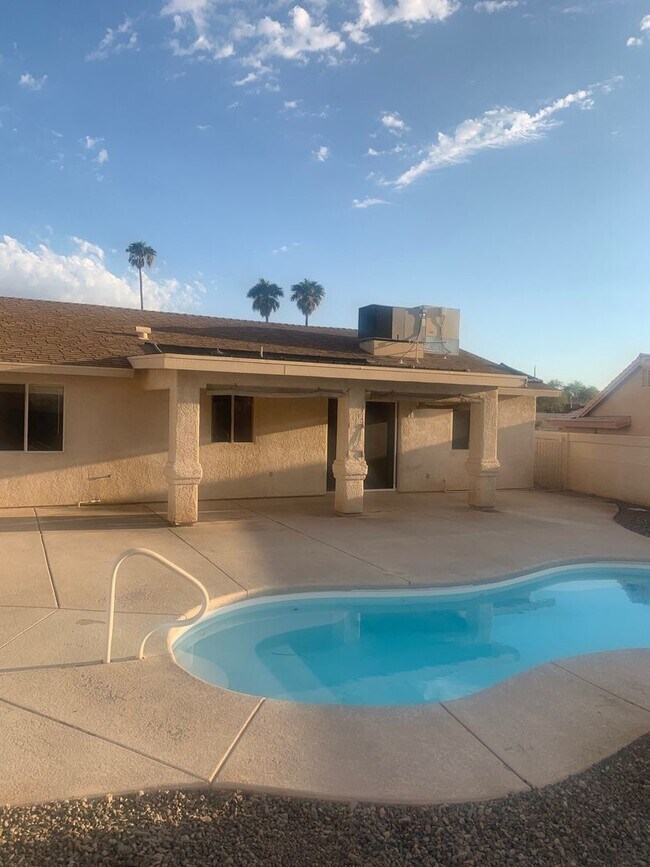 Foto del edificio - Move In Special!! Unfurnished Pool Home