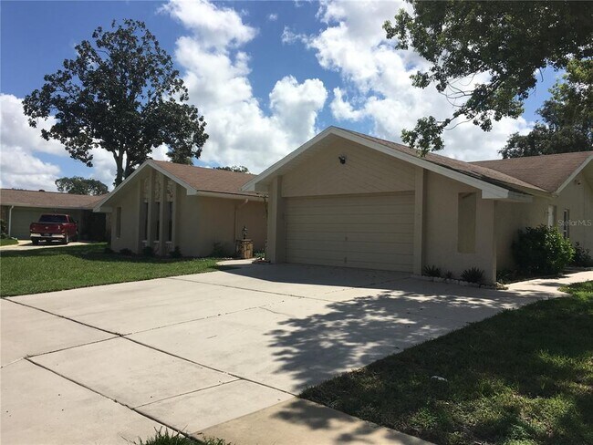 Building Photo - 7900 Willow Brook Ct