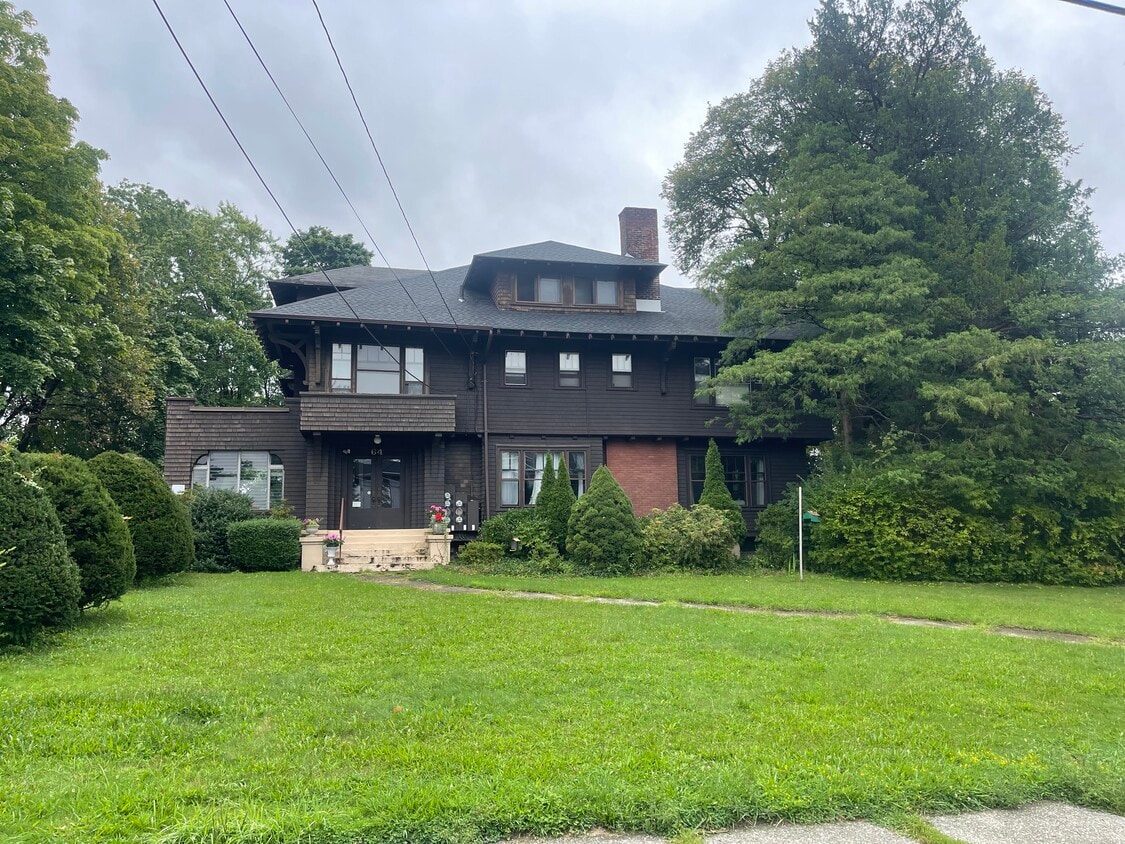 Primary Photo - 64 Grand Ave