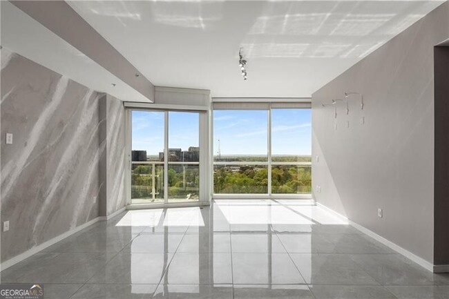 Foto del edificio - 3325 Piedmont Rd NE
