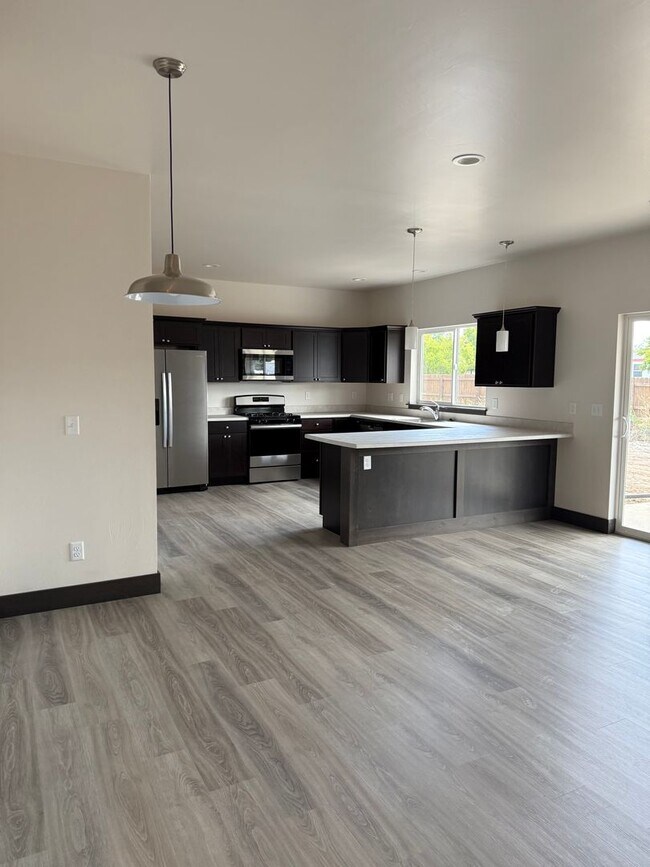 Building Photo - Brand New 3 Bed 2.5 Bath with double attac...
