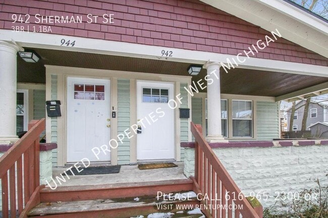 Building Photo - Tours Estimated to Begin | Cute 3 Bedroom,...