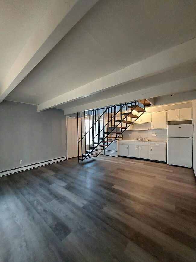 Building Photo - 197 Buckingham St