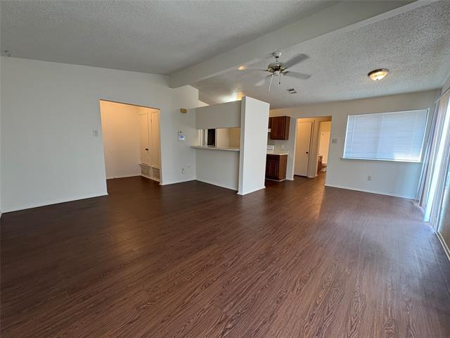 Building Photo - 1463 N Bluegrove Rd