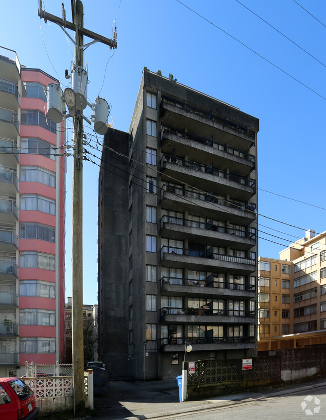 Photo du bâtiment - Belmac Apartments