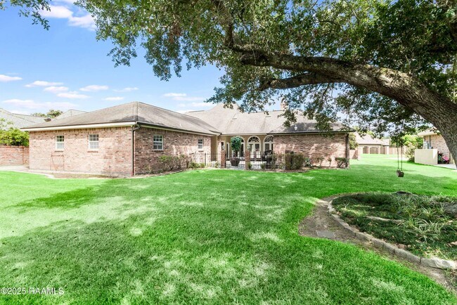 Building Photo - 102 Bear Creek Ct