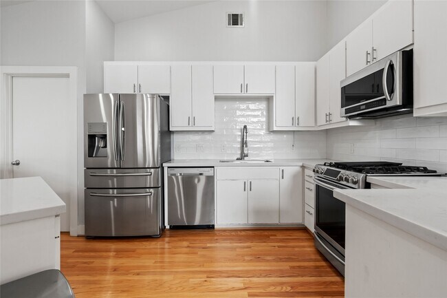 Foto del edificio - 5236 Cornish St
