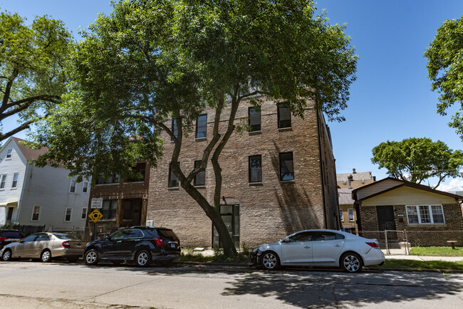 Building Photo - 3133 S Lituanica Ave