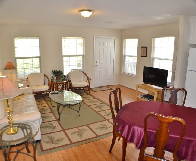 Sala de estar - 1404 April Villas