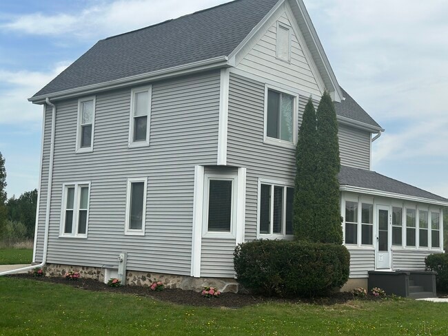 Building Photo - 626 Hillside Rd