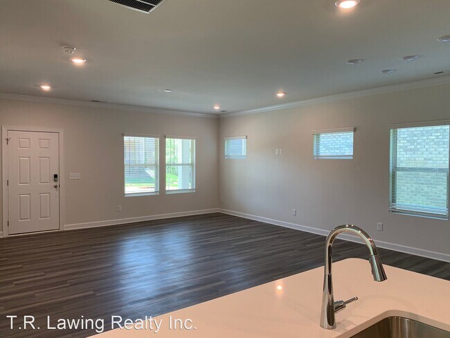 Building Photo - 3 br, 2.5 bath House - 3216 Lisburn Street