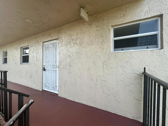Foto del edificio - 715 Lori Dr