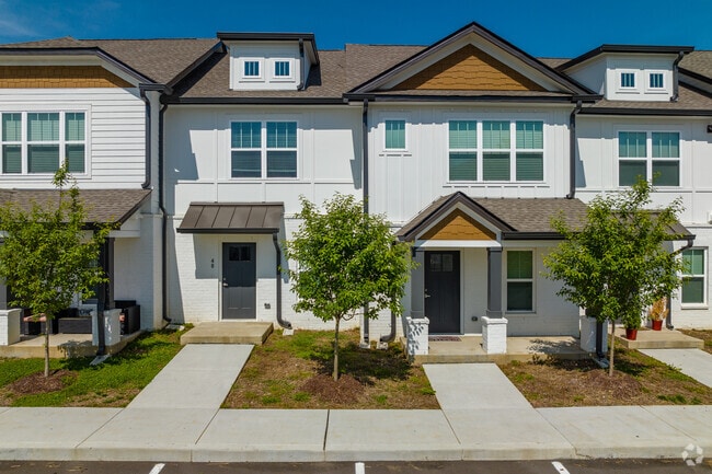 Building Photo - Villages at Forest View