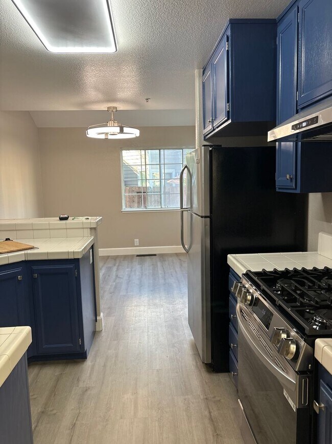 Foto del edificio - 1810 Carneros Cir