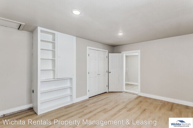 Foto del edificio - 4 br, 1.5 bath House - 4348 S. Seneca