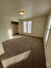 Building Photo - 425 SW Taylor St