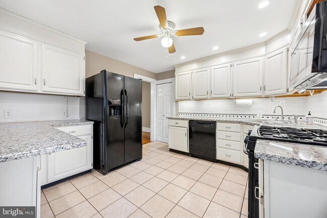 Foto del edificio - 437 Roxborough Ave